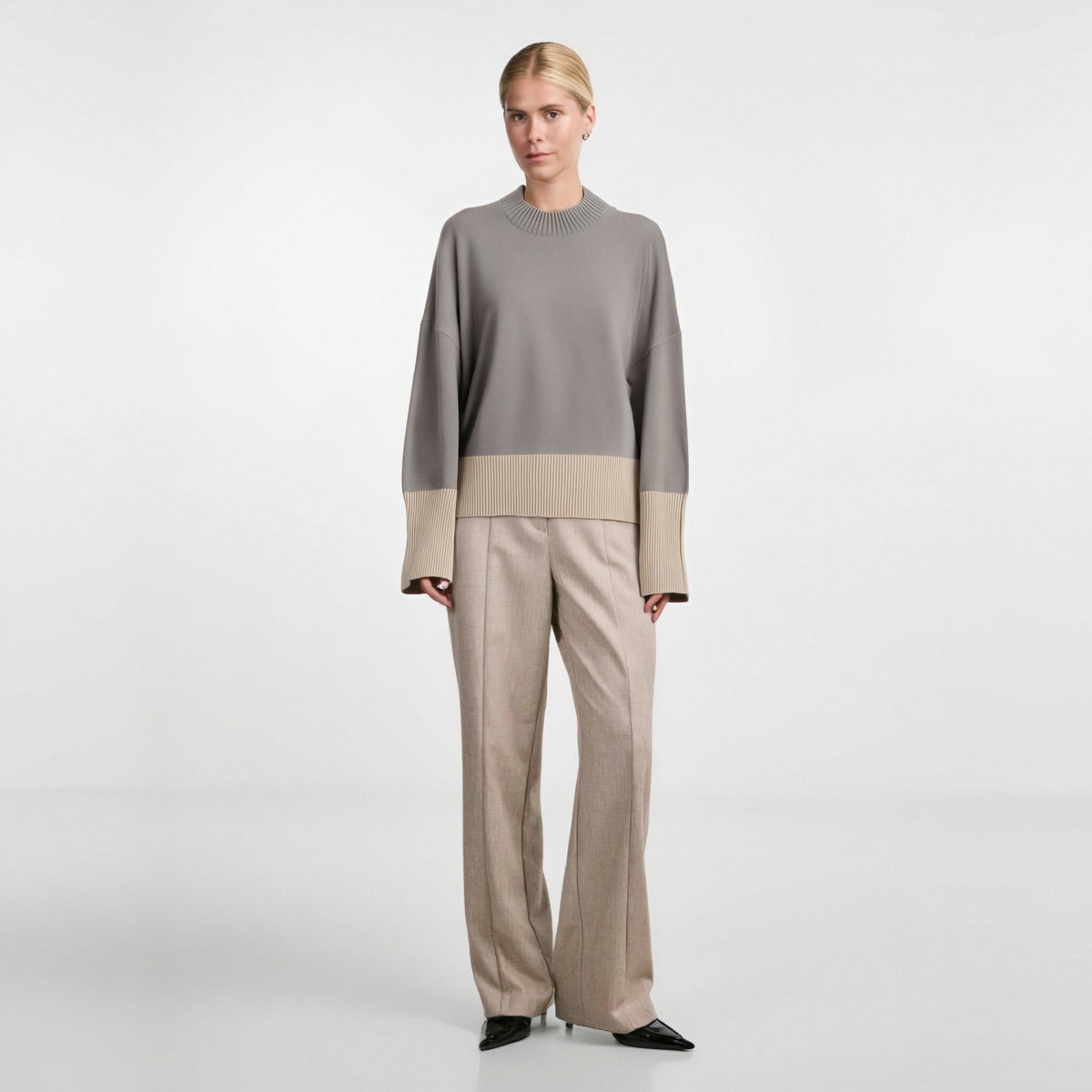 Color-Blocked Round Neck Knit Sweater